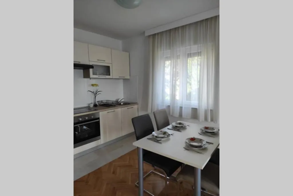 شقة Apartman Belvedere **** نوفي فينودولسكي